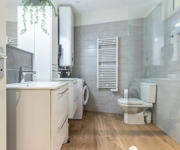 New F5 Neuf Cosy Lumineux Proche Siege Michelin *